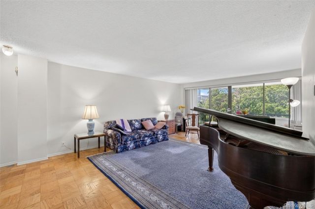 15 Stewart Place 7H, White Plains, NY 10603