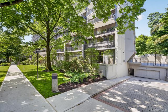 15 Stewart Place 7H, White Plains, NY 10603