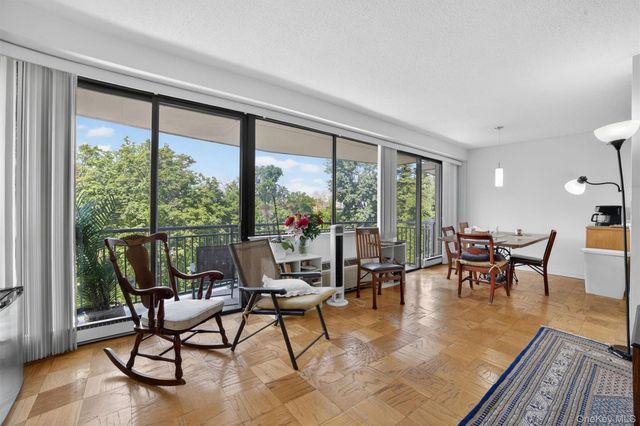 15 Stewart Place 7H, White Plains, NY 10603