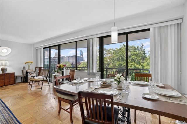 15 Stewart Place 7H, White Plains, NY 10603