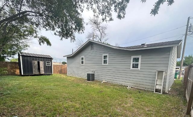 205 W 10th Street, Ferris, TX 75125