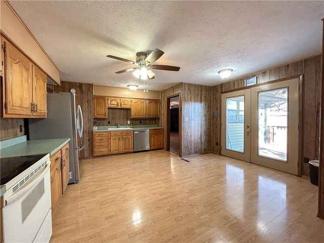 1045 Yale Road, Mapleton, KS 66754