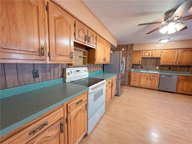 1045 Yale Road, Mapleton, KS 66754