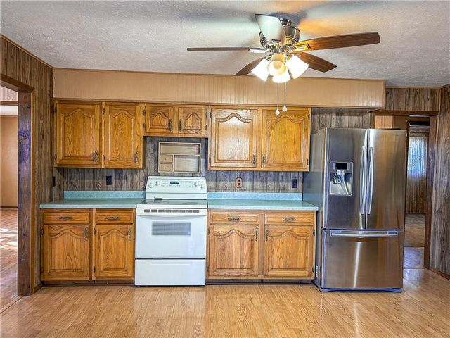 1045 Yale Road, Mapleton, KS 66754