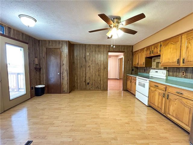 1045 Yale Road, Mapleton, KS 66754