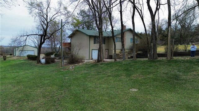 1045 Yale Road, Mapleton, KS 66754