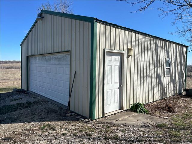 1045 Yale Road, Mapleton, KS 66754