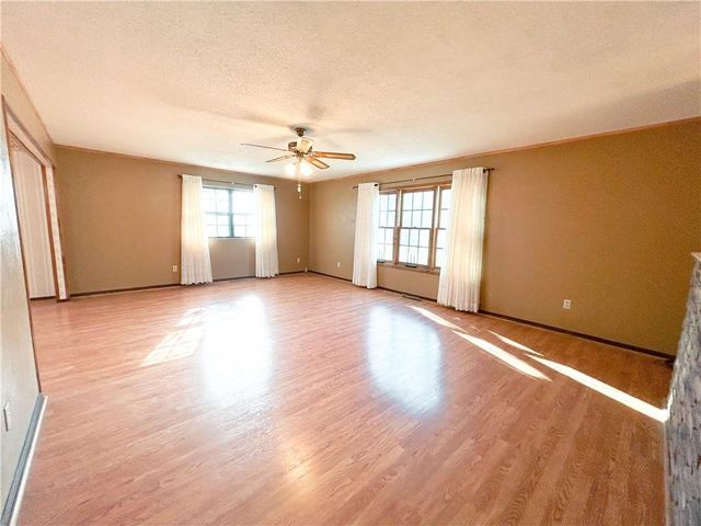 1045 Yale Road, Mapleton, KS 66754