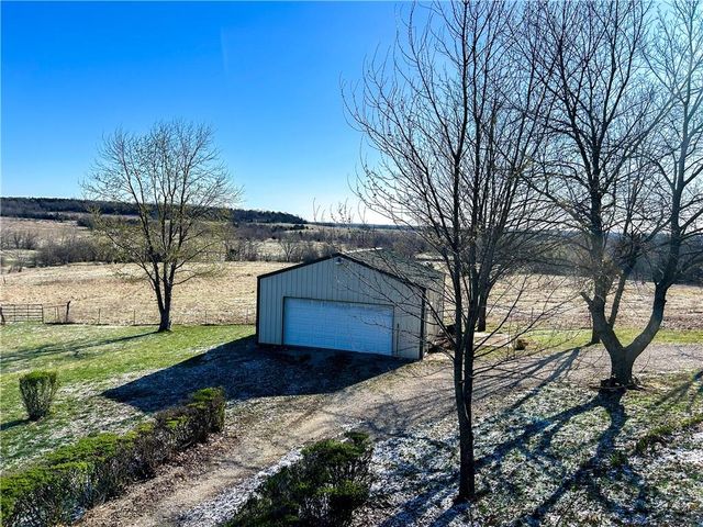 1045 Yale Road, Mapleton, KS 66754