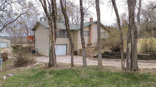 1045 Yale Road, Mapleton, KS 66754