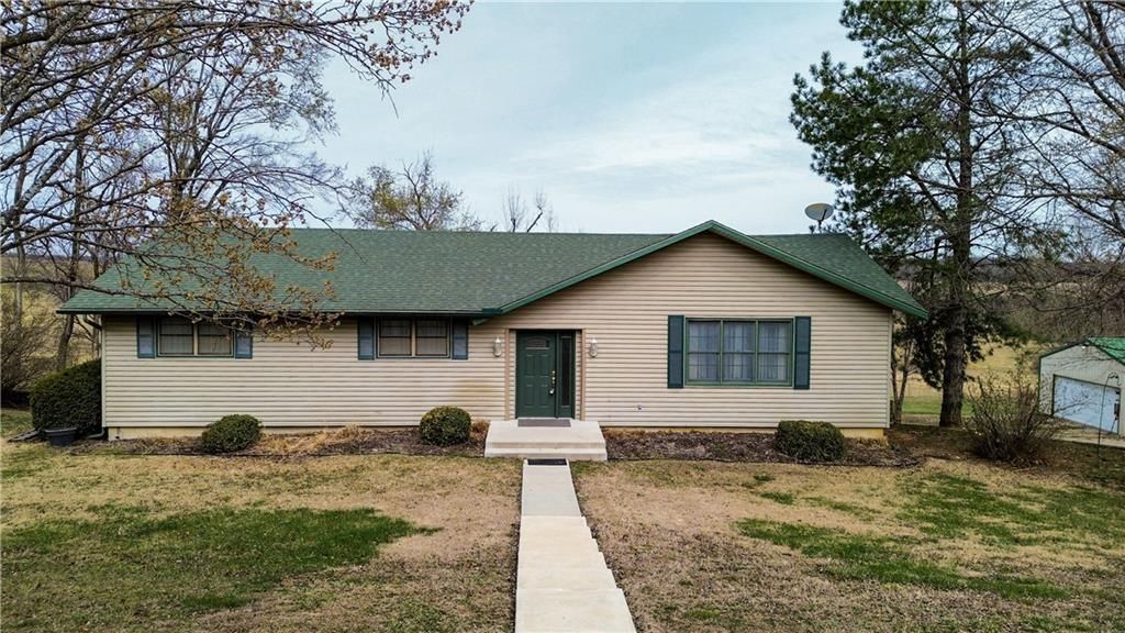 1045 Yale Road, Mapleton, KS 66754