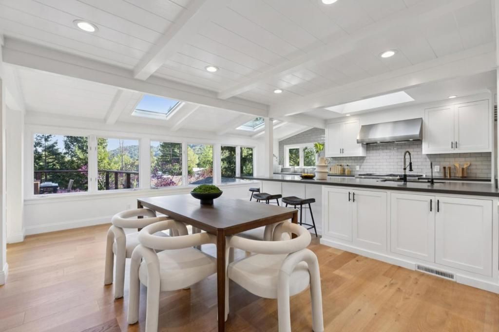 Image 15 of property listing at 6 Valencia Road, Orinda, CA 94563