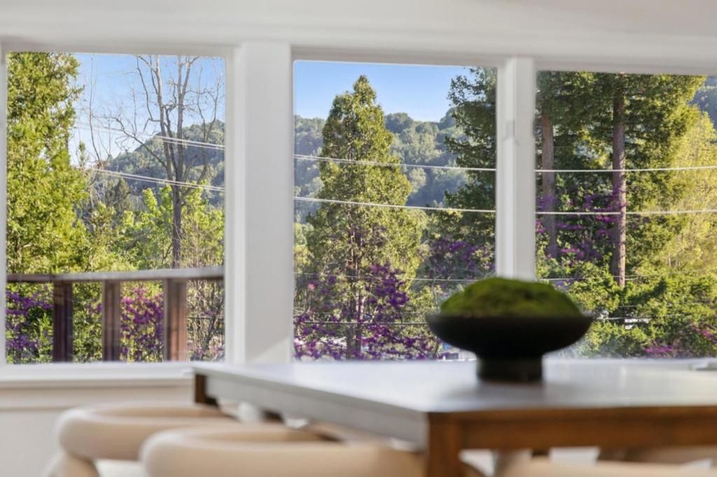 Image 16 of property listing at 6 Valencia Road, Orinda, CA 94563