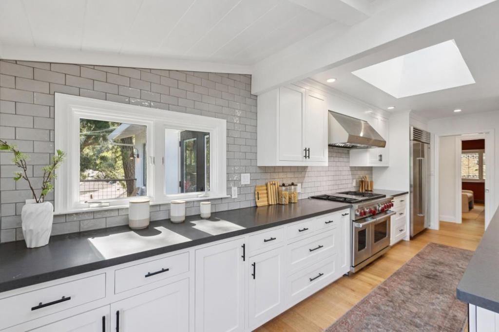 Image 18 of property listing at 6 Valencia Road, Orinda, CA 94563