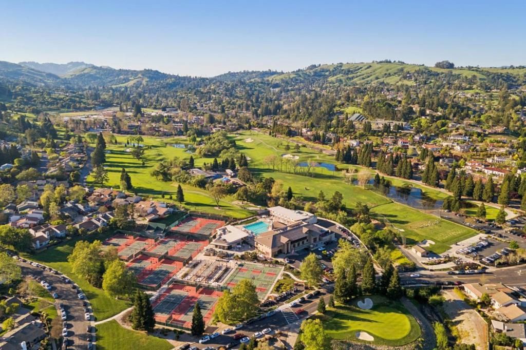 Image 58 of property listing at 6 Valencia Road, Orinda, CA 94563