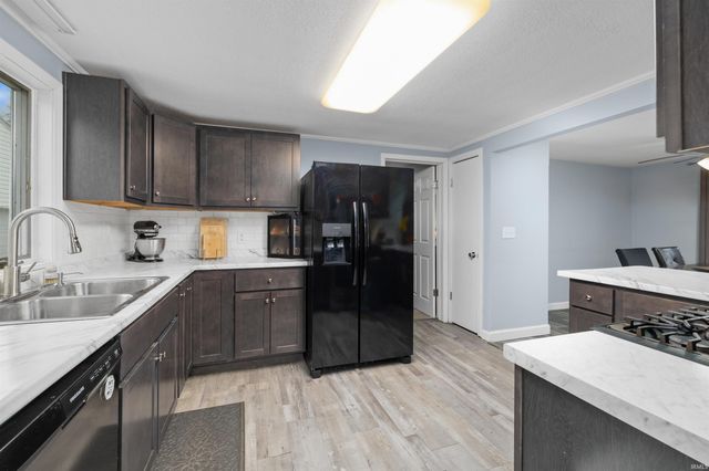 4633 Doenges Drive, Fort Wayne, IN 46815