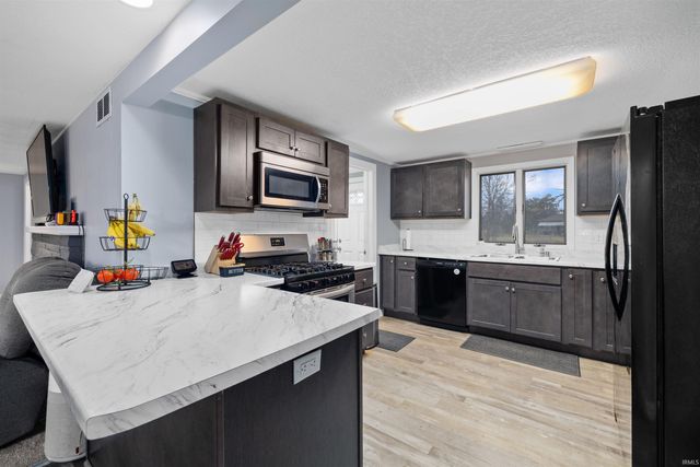 4633 Doenges Drive, Fort Wayne, IN 46815