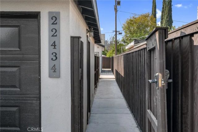 22434 Berdon St, Woodland Hills, CA 91367