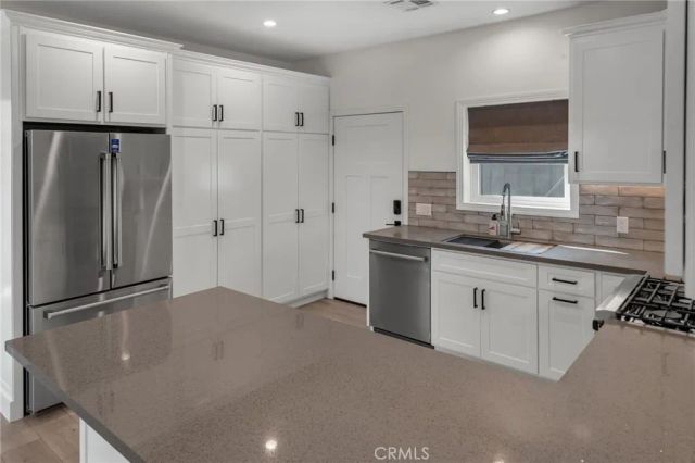 22434 Berdon St, Woodland Hills, CA 91367