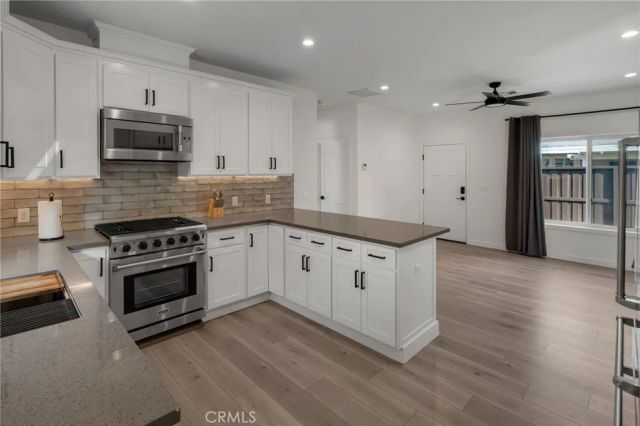 22434 Berdon St, Woodland Hills, CA 91367