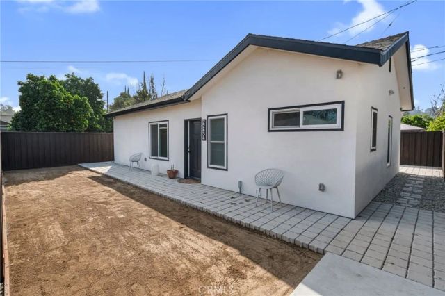 22434 Berdon St, Woodland Hills, CA 91367