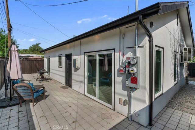 22434 Berdon St, Woodland Hills, CA 91367