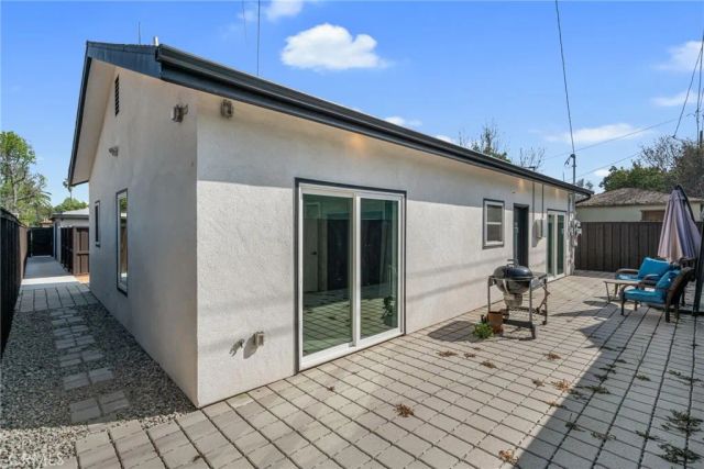 22434 Berdon St, Woodland Hills, CA 91367