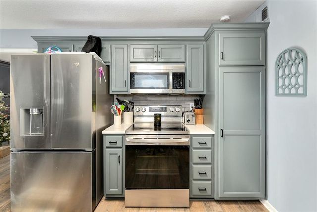 15609 Pebble Drive, Basehor, KS 66007