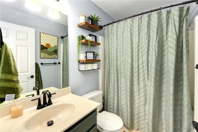 15609 Pebble Drive, Basehor, KS 66007