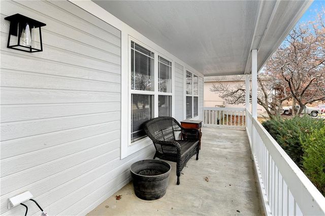 15609 Pebble Drive, Basehor, KS 66007