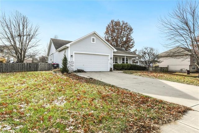 15609 Pebble Drive, Basehor, KS 66007