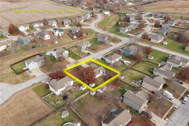 15609 Pebble Drive, Basehor, KS 66007