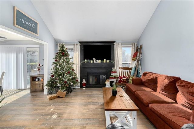 15609 Pebble Drive, Basehor, KS 66007