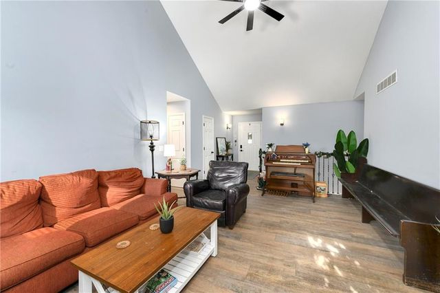 15609 Pebble Drive, Basehor, KS 66007