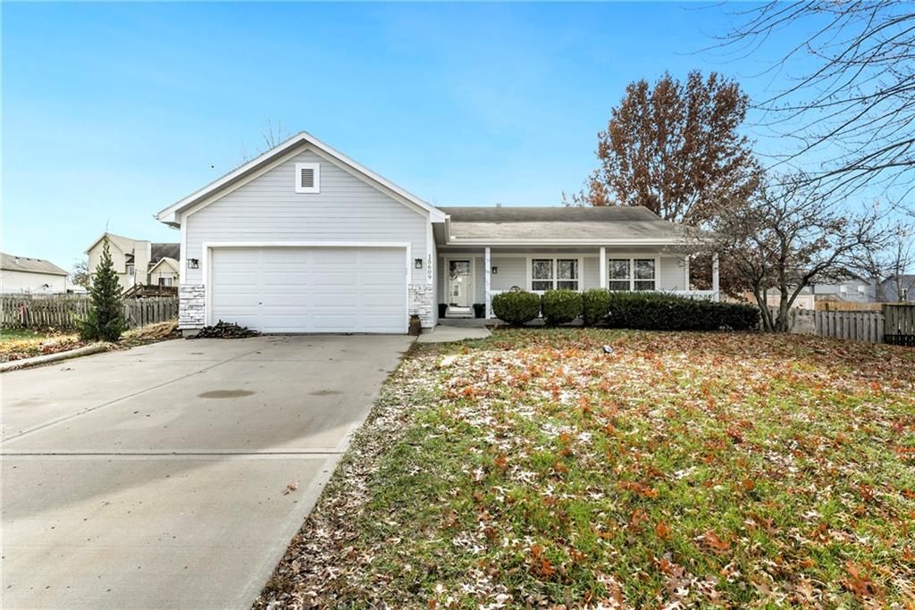 15609 Pebble Drive, Basehor, KS 66007