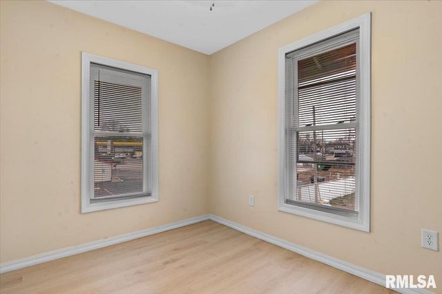 1215 N 5TH Street, Springfield, IL 62702