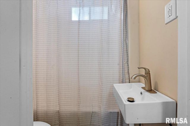 1215 N 5TH Street, Springfield, IL 62702