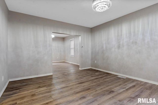 1215 N 5TH Street, Springfield, IL 62702