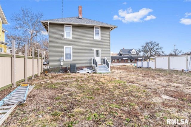 1215 N 5TH Street, Springfield, IL 62702