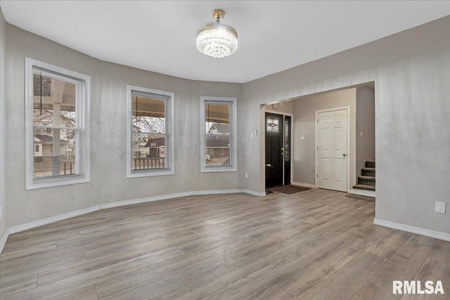 1215 N 5TH Street, Springfield, IL 62702