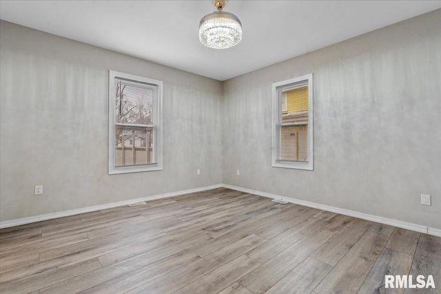 1215 N 5TH Street, Springfield, IL 62702