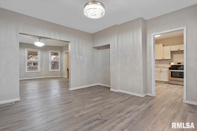 1215 N 5TH Street, Springfield, IL 62702