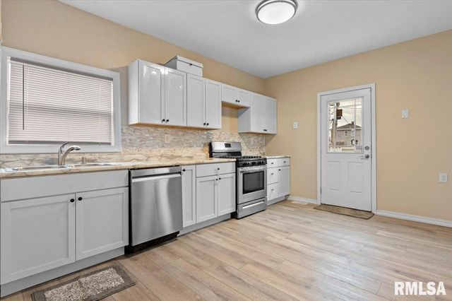 1215 N 5TH Street, Springfield, IL 62702