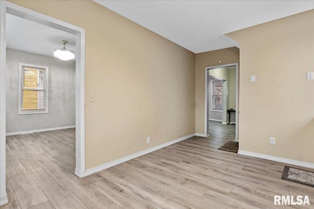 1215 N 5TH Street, Springfield, IL 62702