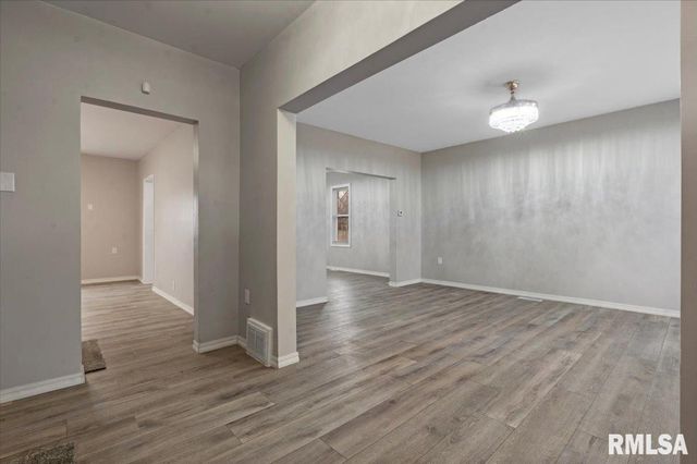 1215 N 5TH Street, Springfield, IL 62702