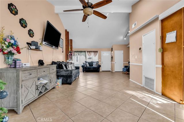 25790 Parada, Valencia, CA 91355