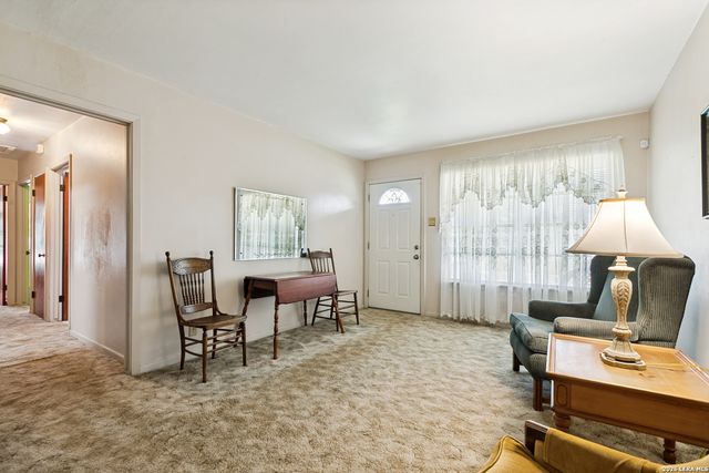 1823 McCauley, San Antonio, TX 78224