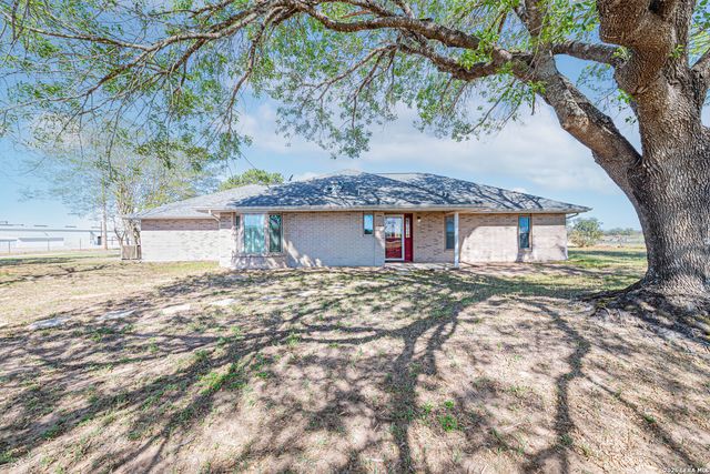 491 State Highway 97, Floresville, TX 78114