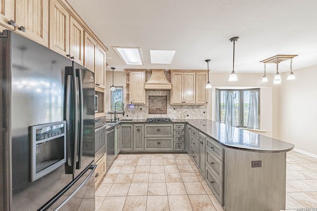 491 State Highway 97, Floresville, TX 78114