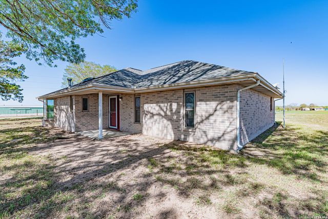 491 State Highway 97, Floresville, TX 78114